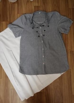 Сорочка з натурального матеріалу.