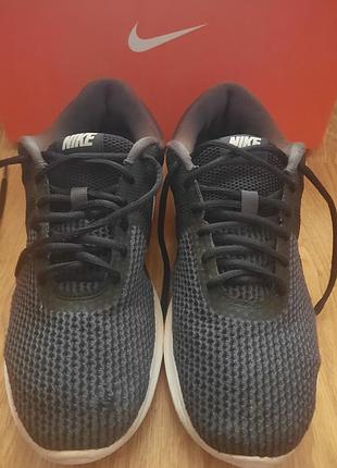Nike revolution 4