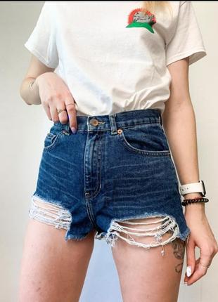 Джинсовые рваные шорты. высокая талия. topshop