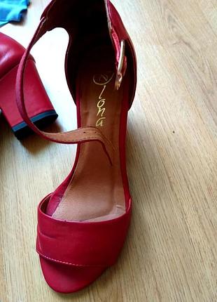 Червоні шкіряні босоніжки5 фото