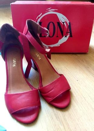 Червоні шкіряні босоніжки4 фото