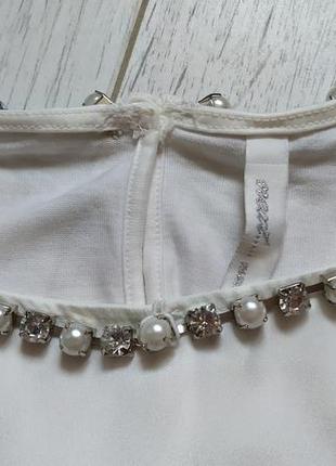 Блуза с ожерельем из камней и жемчуга7 фото