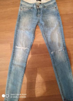 Джинсы