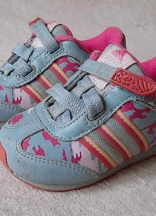 Кросівки adidas на маленьку бешкетницю (розмір 18 та 20)