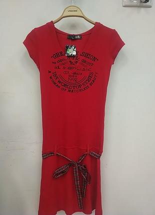 Платье спортивное красное капюшон