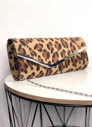Стильна сумочка леопардового забарвлення на довгій ручці