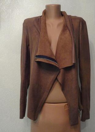 Легкая курточка косуха,накидкана замке коричневая 44р