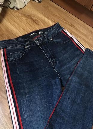 Джинси скіні