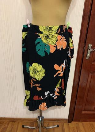 Трендовая юбка на запах plus size