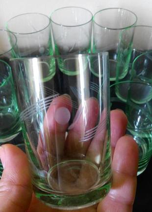 Набір стаканчиків 100 грамові 10 шт. 60 рр. срср зелене тонке скло ручне різання малюнка9 фото