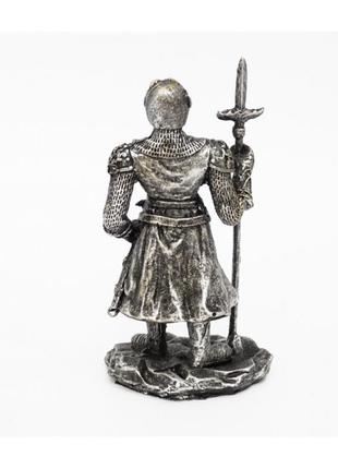 Статуэтка рыцарь с копьем и мечом2 фото