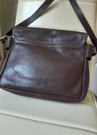Вместительная кожаная сумка почтальонка,коричневая, италия7 фото