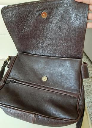 Вместительная кожаная сумка почтальонка,коричневая, италия4 фото