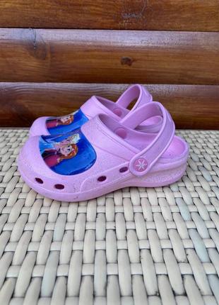 Эльза и анна фирменные  тапочки 26 размер