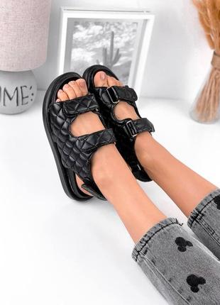 Чорні сандали в стиле шанель