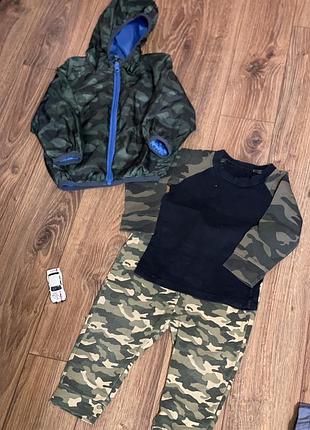 Набір - вітровка, штанці і кофта кольору хакі