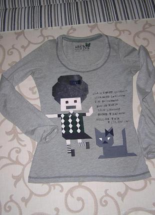 Крутая кофта от bershka. it девочка и её кошка :)