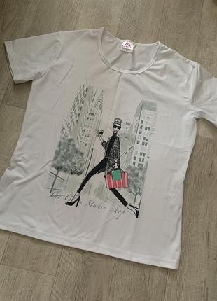 Футболка жіноча біла з малюнком дівчина