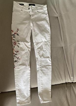 Білі джинси