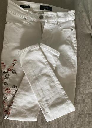 Белые джинсы5 фото