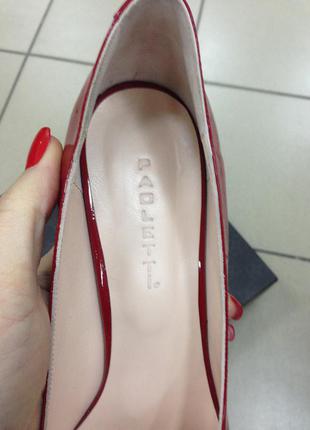 Лаковые туфли на высоком каблуке красные3 фото