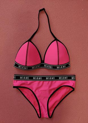 Яскравий купальник !