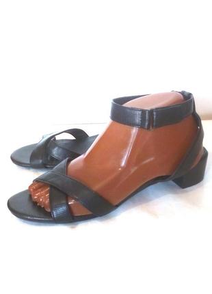 Стильні босоніжки від бренду dorothy perkins, р.38-39 код s0961