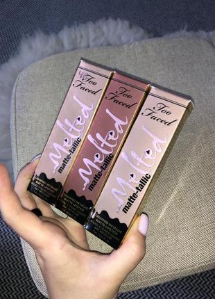 Блеск матовый too faced помада faking it you better work matted