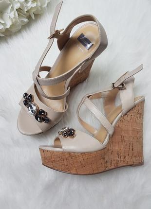 Босоножки на пробковой платформе