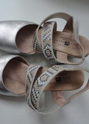 Босоніжки на гумках