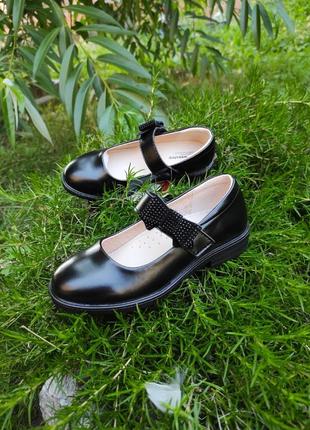 Чёрные туфли для девочки в школу с бантом новинка 2021