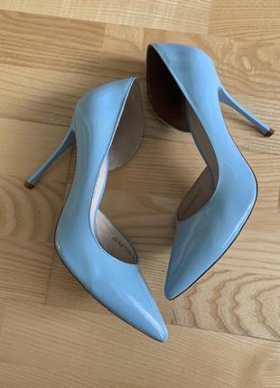 Розкішні шкіряні туфлі човники небесно-блакитного кольору