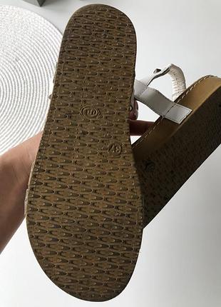 Летние босоножки кожа