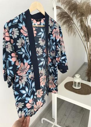 Летняя накидка кимоно в цветках красивая пляжная на пляж кардиган синяя принт туника лето цветы1 фото