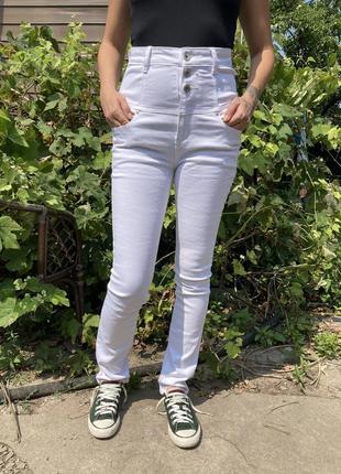 Стильные брендовые джинсы летние на высокой талии белые. р m,l.,