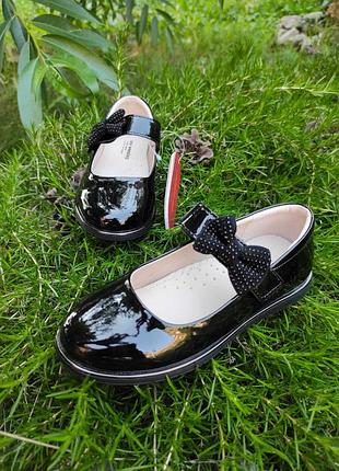 Лаковые туфли для девочки