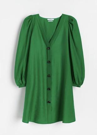 Модное короткое платье зелёного цвета