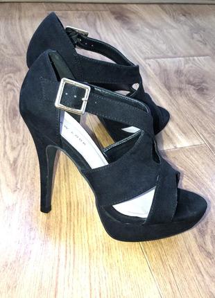 Босоніжки new look