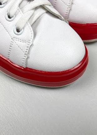 Белые кеды с красной силиконовой подошвой3 фото