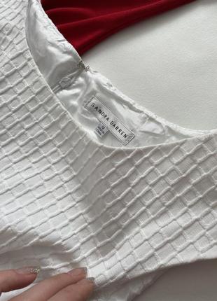 Котонова білосніжна класична сукня футляр з декоративний поясом3 фото