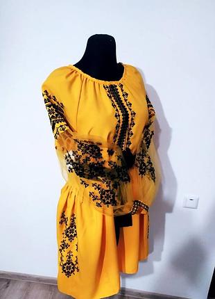 Вышитое платье