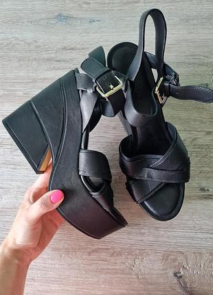 Босоніжки шкіряні minelli