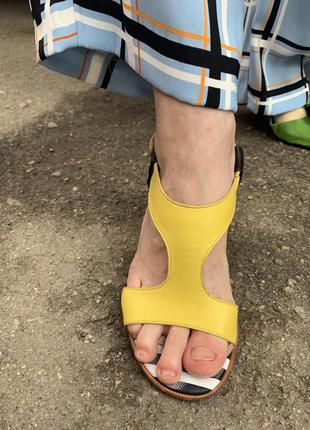 Босоножки желтые кожаные босоножки на каблуке туфли2 фото