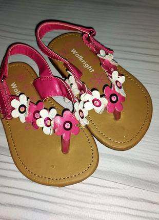 Босоножки с цветочками
