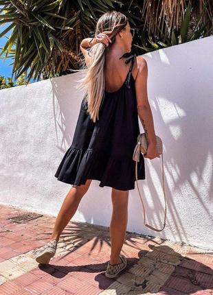 Женское летнее платье сарафан стильное без рукавов, легкий сарафан в полоску с рюшами (чёрный, белый, полоса)2 фото