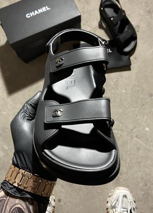Мужские босножки в стиле chanel flip flops black, сандалии летние флип флоп чёрные на липучке3 фото