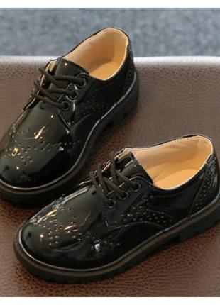 Туфли чёрные лакированные детские3 фото