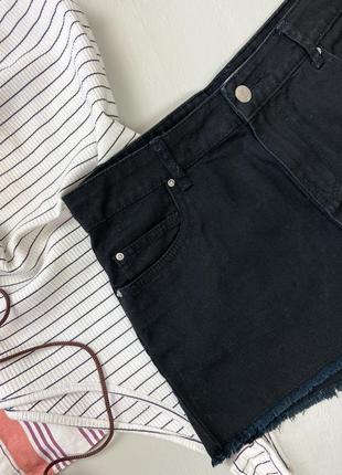 Чорні джинсові шорти з необробленим низом denim co8 фото