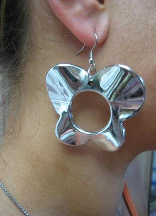 Крупные легкие серьги бабочки под серебро