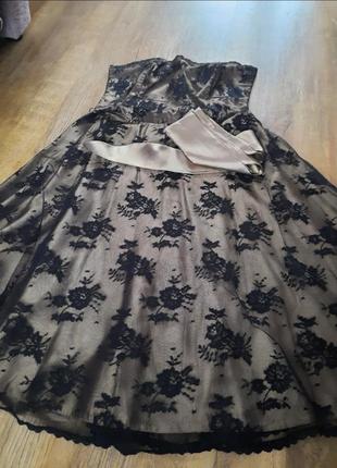 Класное коктельное нарядное платье с гипюром.7 фото